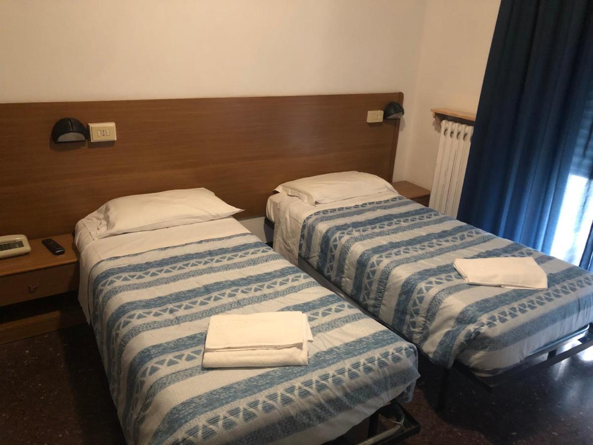 Hotel Miramare Савона Екстериор снимка
