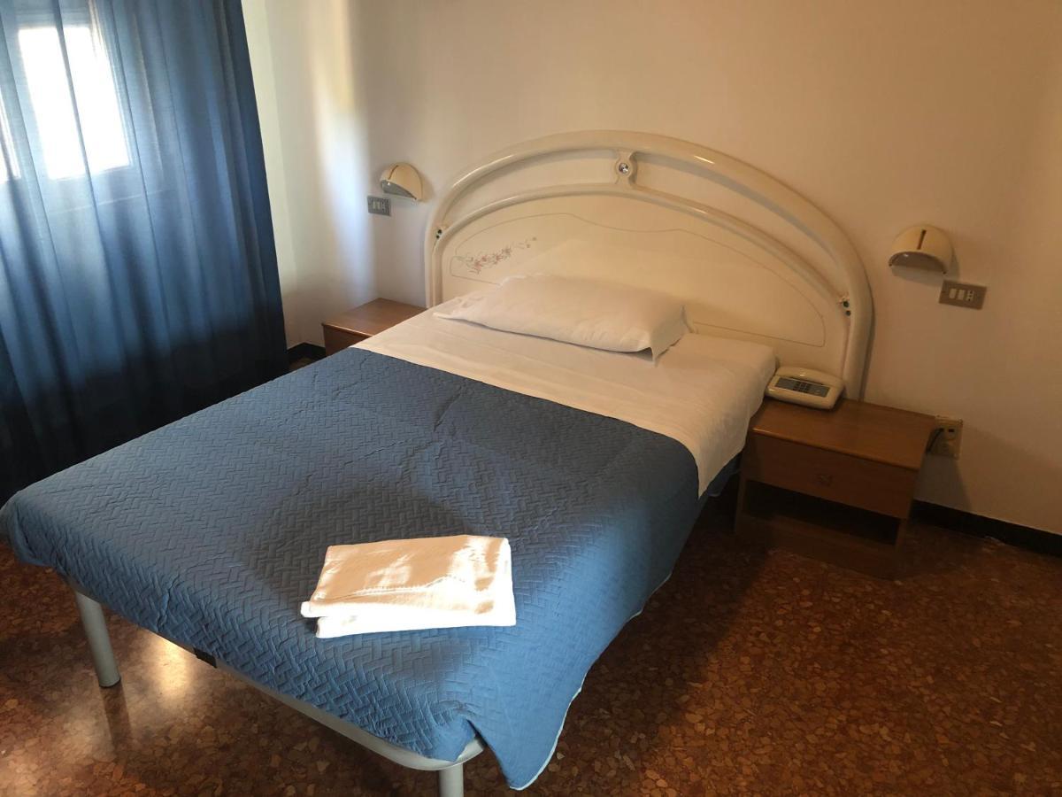 Hotel Miramare Савона Екстериор снимка