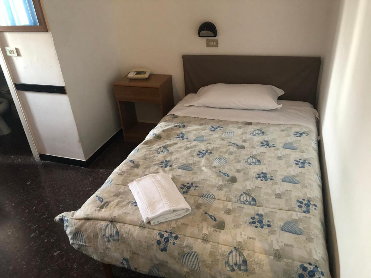 Hotel Miramare Савона Екстериор снимка