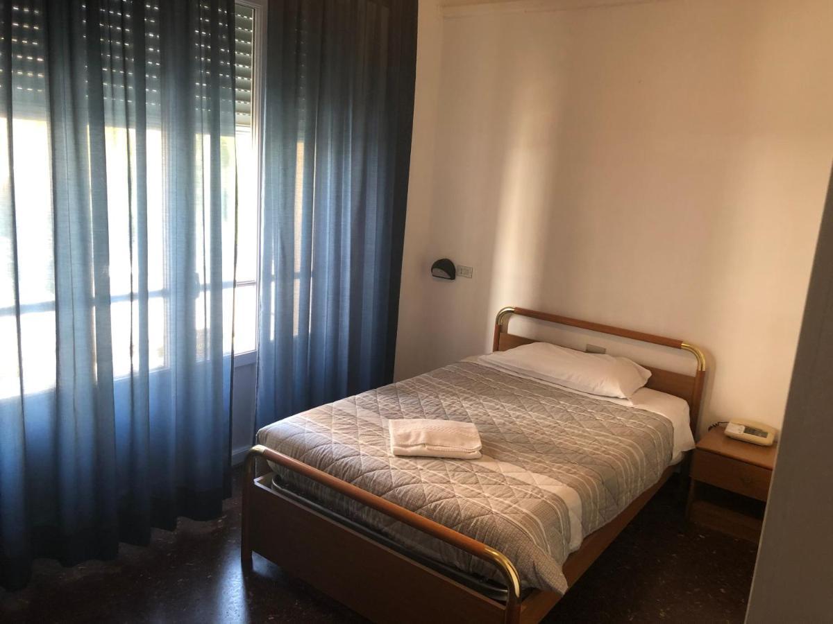 Hotel Miramare Савона Екстериор снимка