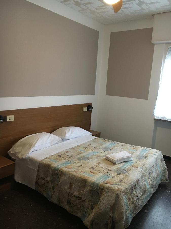 Hotel Miramare Савона Екстериор снимка