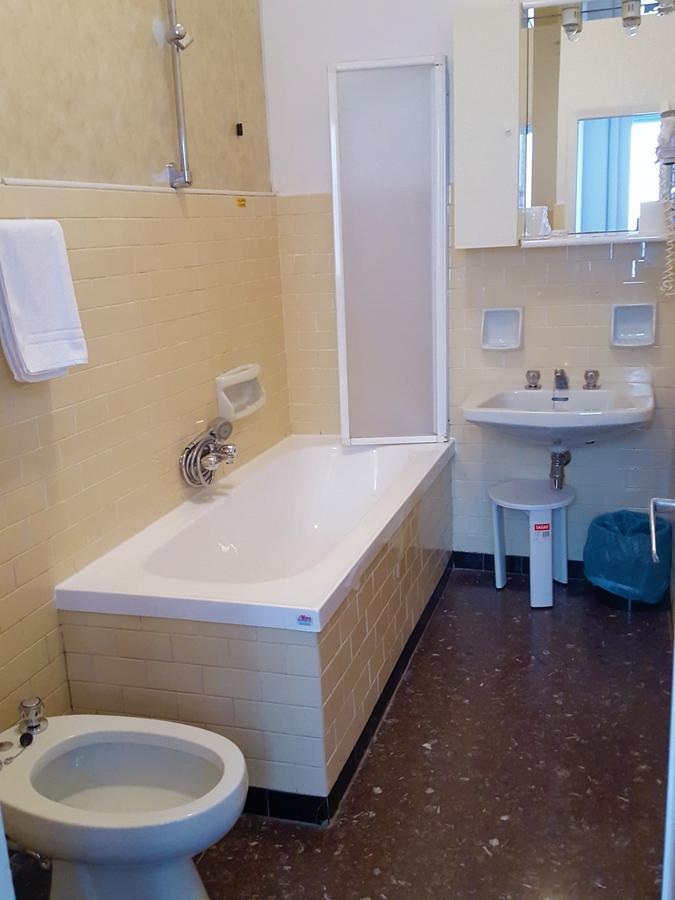 Hotel Miramare Савона Екстериор снимка